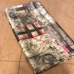 Women’s Square Neck Scarf